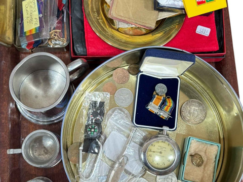 Assorted medal, Christmas 1914 tin, 1937 silver crown and other coins,...