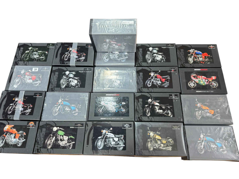 Collection of Minichamps motorcycles (21).