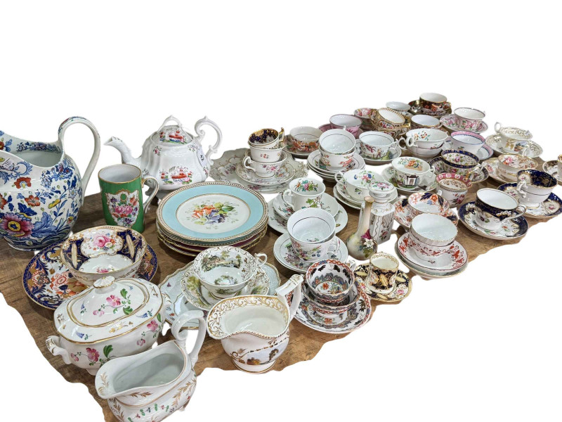 Very good collection of Victorian cabinet cups and saucers including Davenport, hand painted, cream jug and sucrier, teapot, large jug, Royal Worcester floral painted vase, hand painted dessert plates, Continental porcelain, etc.