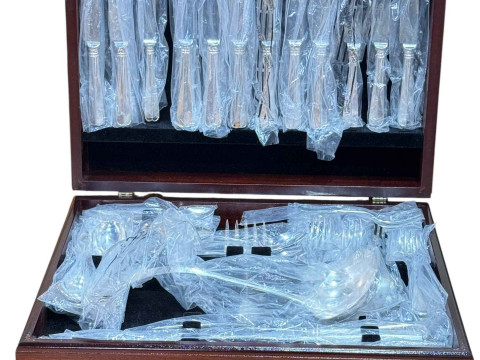 Mahogany canteen of cutlery with drawer.