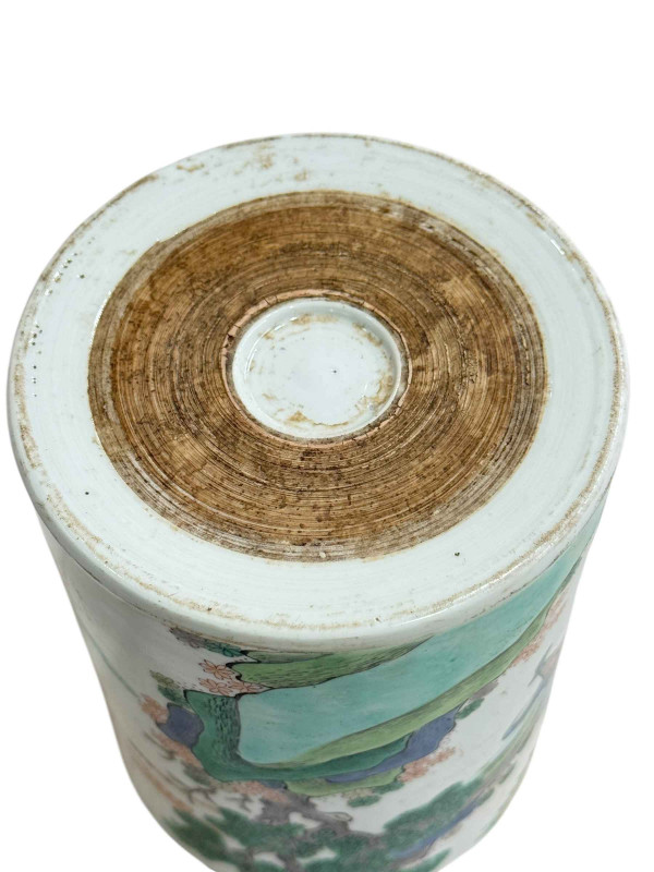 Chinese famille rose brush pot with warriors decoration, 15cm.