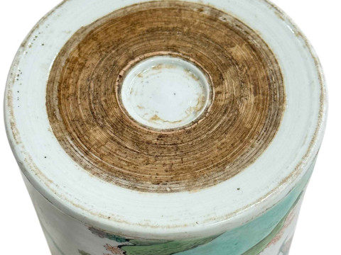 Chinese famille rose brush pot with warriors decoration, 15cm. thumbnail