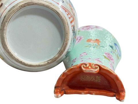 Chinese famille rose on green wall vase, 19.5cm, and small ginger jar (2). thumbnail