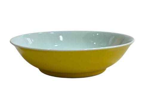 Chinese porcelain yellow glaze bowl, six character mark to base, 16cm...