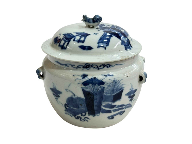 Chinese blue and white lidded pot, 15cm.