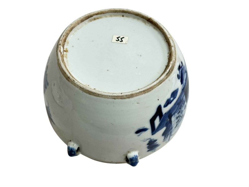 Chinese blue and white lidded pot, 15cm.