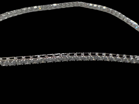 18 carat white gold diamond tennis bracelet, total diamond content 2.52 carats, 17.5cm long. thumbnail