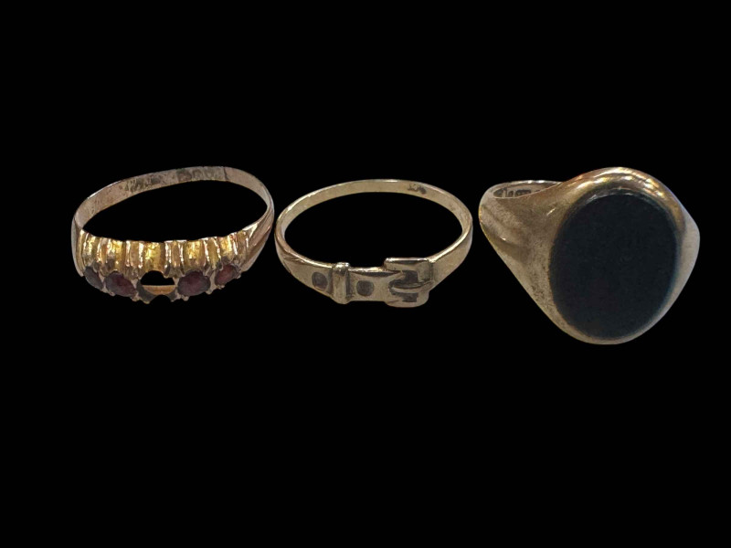 Gents 9 carat gold black quartz signet ring, part gem set and buckle rings (3).