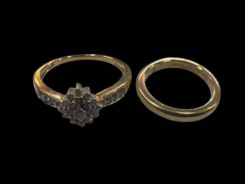 Diamond cluster ring and 9 carat gold band ring (2).