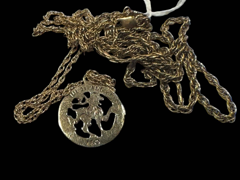 9 carat gold pendant with chain, and 9 carat gold broken chain (2).