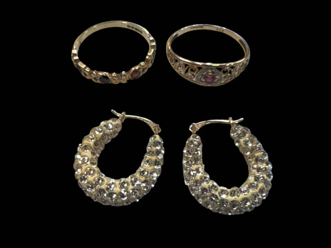 Two 9 carat gold gem set rings, and 9 carat gold and paste set earrings.