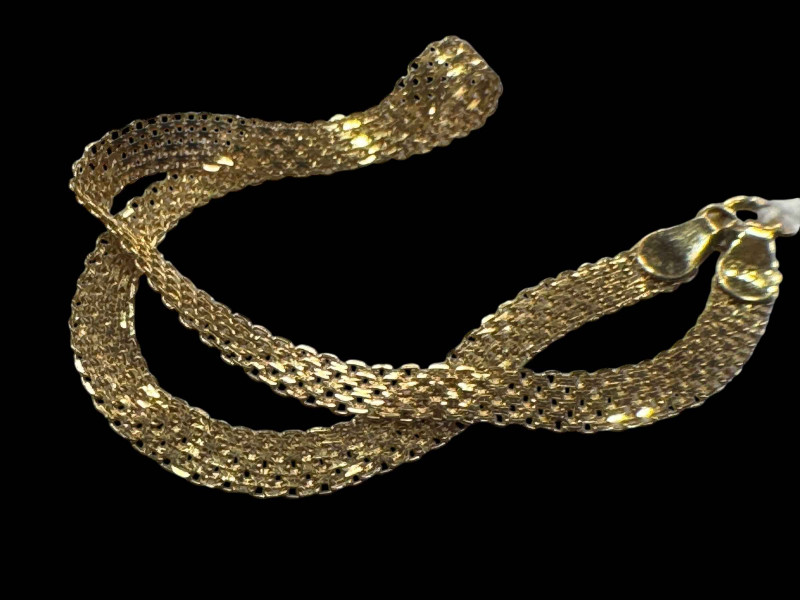 18 carat gold fine mesh bracelet.
