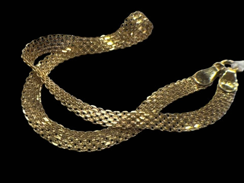 18 carat gold fine mesh bracelet.