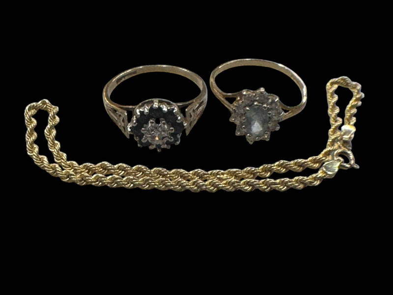 Two 9 carat gold gem set rings and 9 carat gold rope twist bracelet (3).