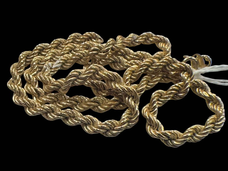 9 carat gold rope twist necklace, damaged.