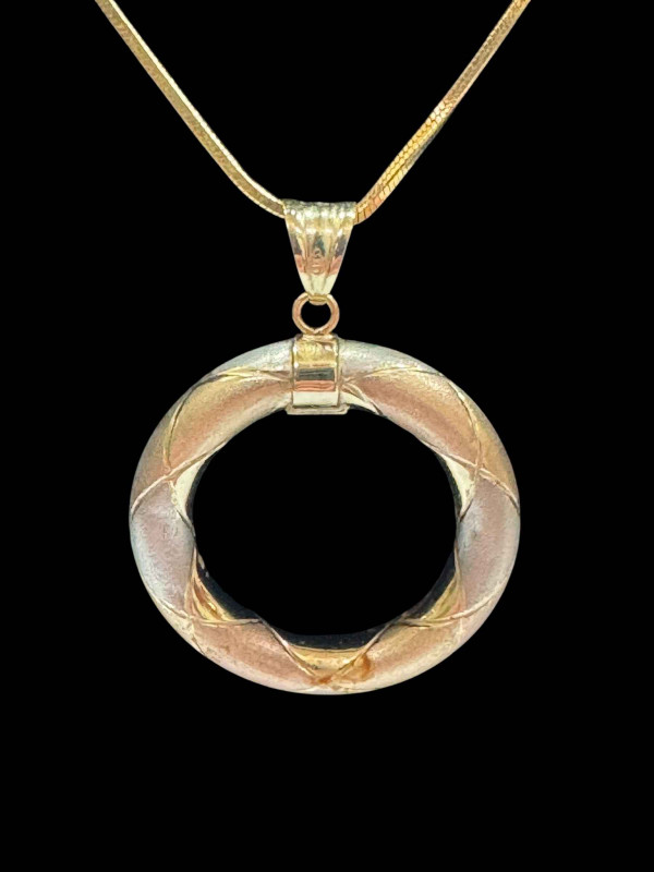 9k gold circle pendant and chain.