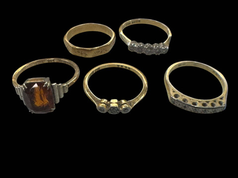 Four 18 carat gold rings, one with five diamonds, and 9 carat gold gem...