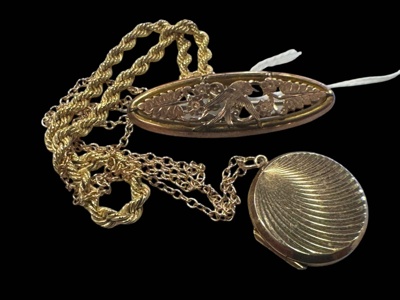 9 carat gold rope twist bracelet, brooch and locket with chain (3).