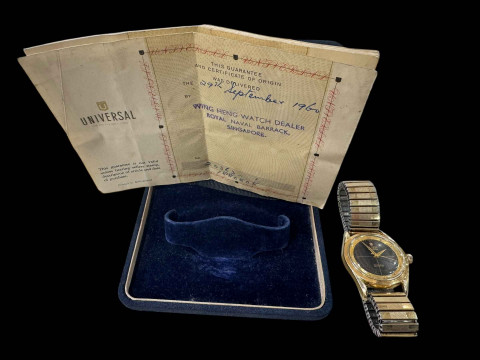 Vintage Universal Polerouter Automatic Microtor watch.