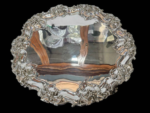 Edwardian silver tray with vine border, Sheffield 1906.