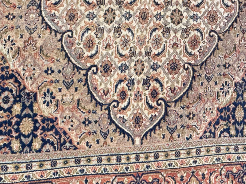 Persian design carpet with central medallion 2.70 by 1.76.