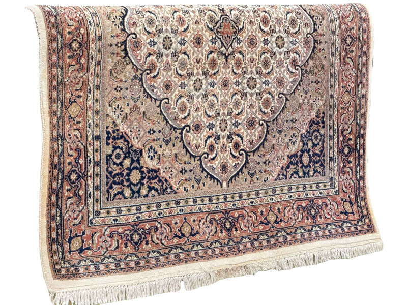 Persian design carpet with central medallion 2.70 by 1.76.