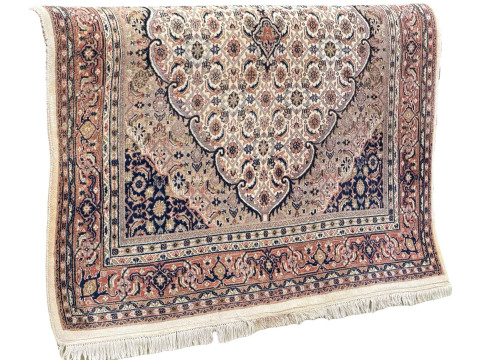 Persian design carpet with central medallion 2.70 by 1.76.