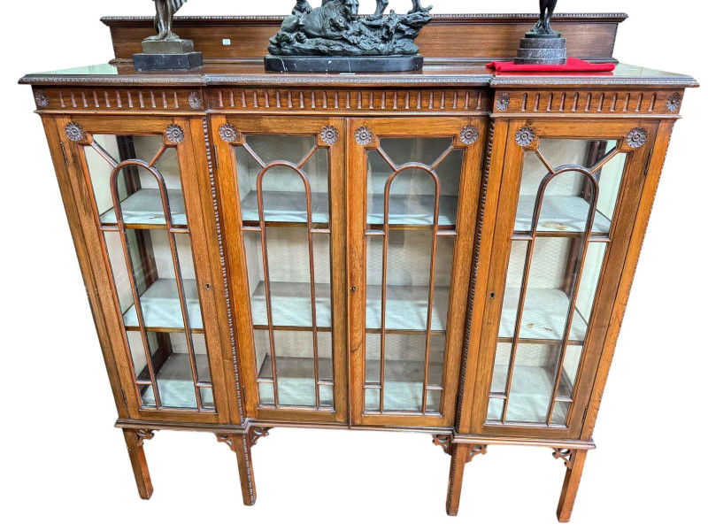 1920's mahogany Chippendale style four door breakfront china cabinet, 138cm by 137cm by 38cm.