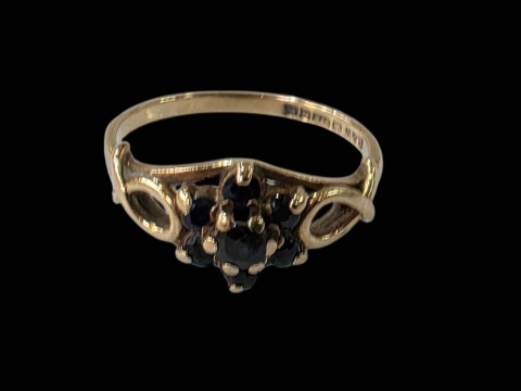 Sapphire seven stone cluster ring in 9 carat gold, size N.