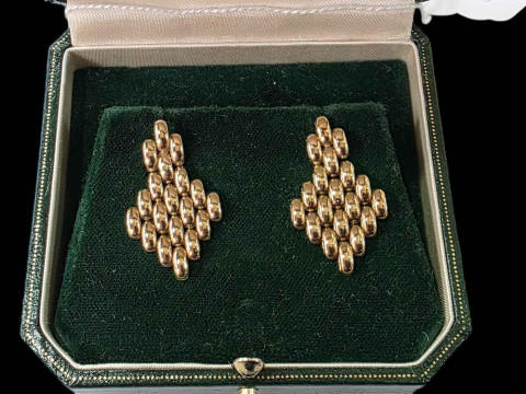 Pair 9 carat gold chain link earrings.