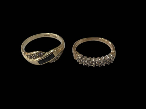 Two 9 carat gold dress rings.