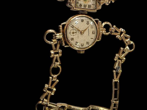 Two ladies 9 carat gold wrist watches.