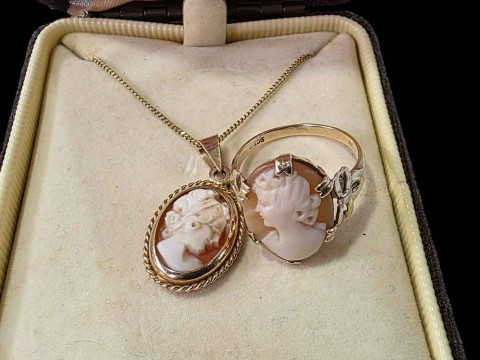 9 carat gold cameo ring and chain with pendant (2).