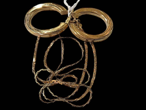 9 carat gold chain and 9 carat gold earrings (2).