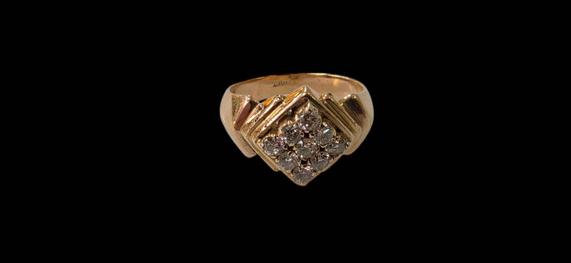 Diamond nine stone gents 18 carat gold ring, size O.