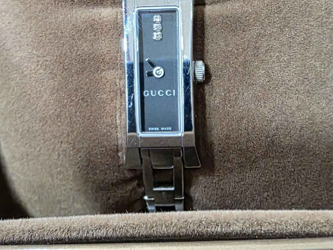 Gucci ladies bracelet watch, with boxes and book. thumbnail