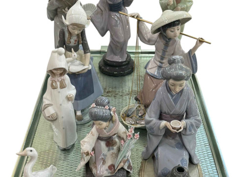 Collection of Lladro figurines including Geisha Girls, Japanese ladies,...