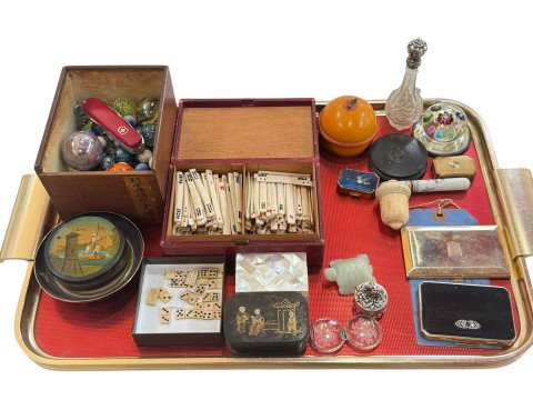 Collectables including marbles, Stratton compact, Mah-Jong markers, snuffs,...