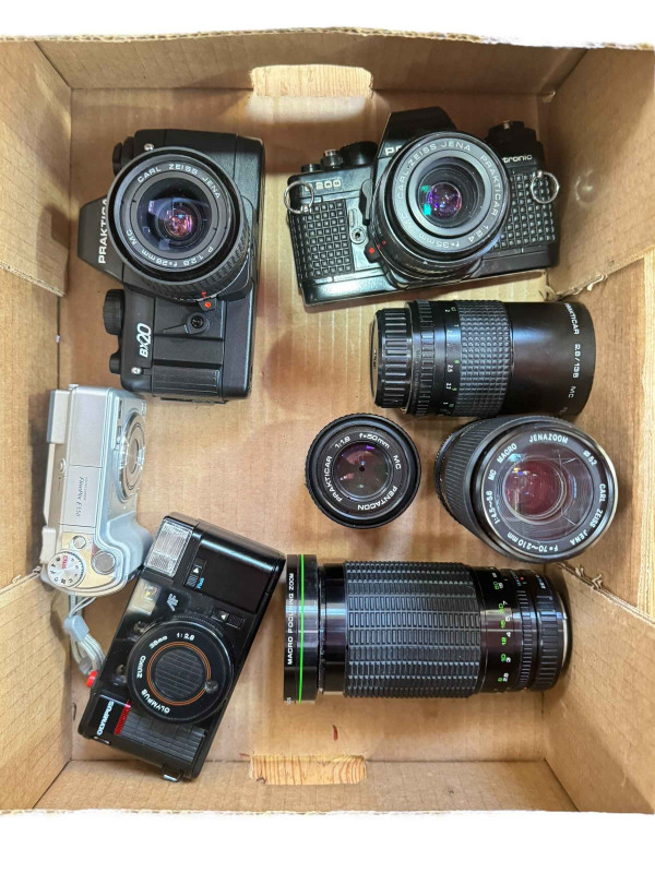 Box of cameras including Praktica, Carl Zeiss 35mm, Carl Zeiss 28mm, Carl Zeiss 70-210mm, etc.