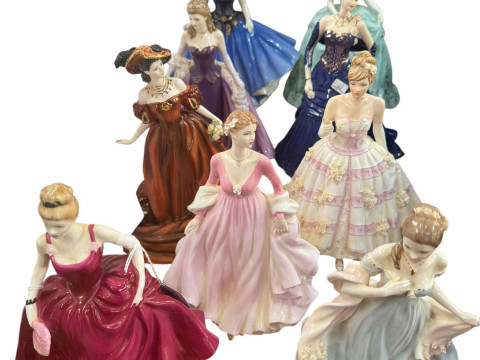 Collection of lady figurines including Royal Worcester, Royal Doulton,...