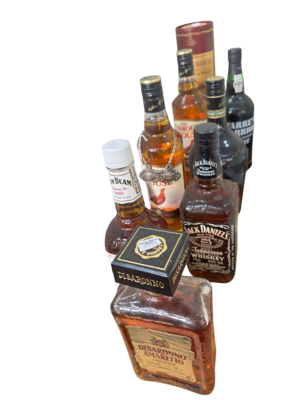 Collection of spirits including Famous Grouse Whisky 70cl, Glenmorangie 70cl, Jim Bean 70cl, etc.