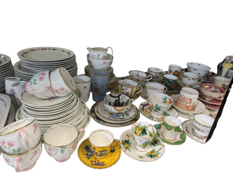 Good collection of decorative cabinet cups and saucers, Villeroy & Boch, Susie Cooper, etc. thumbnail