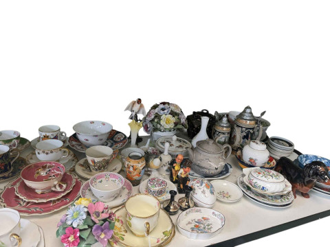 Good collection of decorative cabinet cups and saucers, Villeroy & Boch, Susie Cooper, etc. thumbnail