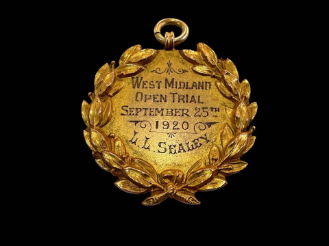 9 carat gold West Midland Open Trial medallion with leaf garland border.