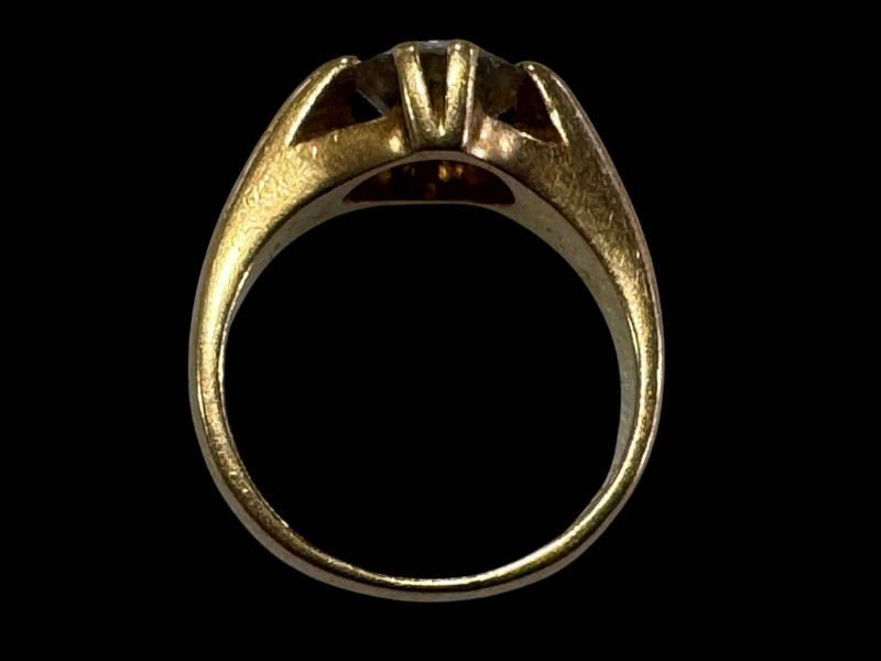 Gentleman's 18 carat yellow gold and single stone diamond ring (diamond approx 2 carats), size O