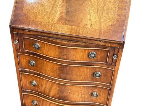 Mahogany four drawer serpentine front bureau, 96cm by 53cm by 42cm.