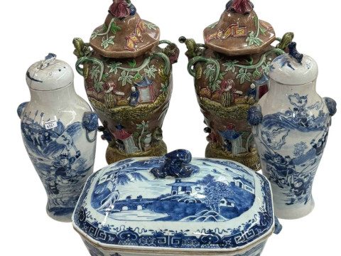 Chinese Export blue and white lidded tureen, pair of Chinese blue and...