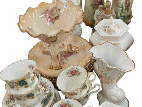 Royal Albert Old Country Roses part tea and dinner ware, over 60 pieces, Berkeley teaware, graduated jug, dessert set, etc. thumbnail