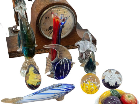 Oak mantel clock, two Roman soldier figures and collection of glass including...