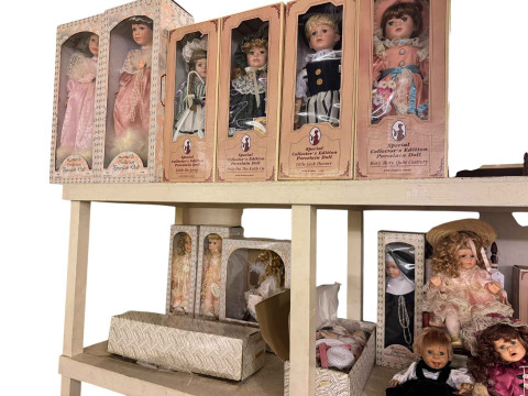 Collection of mainly boxed porcelain dolls including Albernon, Regency...